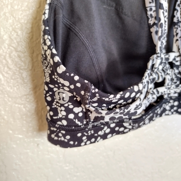 Lululemon Slide With Me Bra Chirasu Black / Chirakasu Alpine White sz 4 - Picture 6 of 7